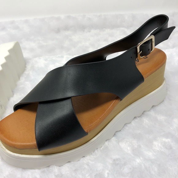 New| BLACK PLATFORM SANDALS - Picture 2 of 4